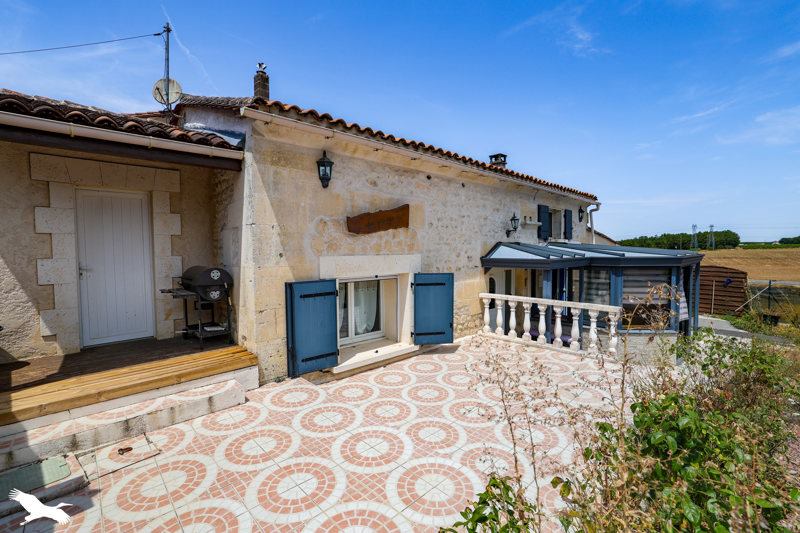 Vente Maison CHATEAUNEUF SUR CHARENTE - 3 pièces -135 m² - (16120)