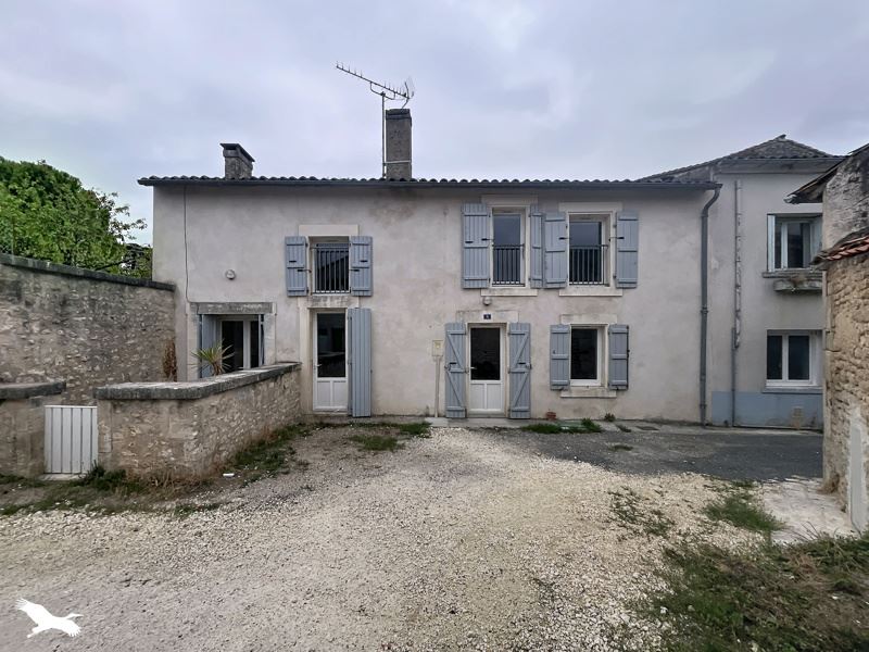 Vente Maison CHATEAUNEUF SUR CHARENTE - 4 pièces -84 m² - (16120)