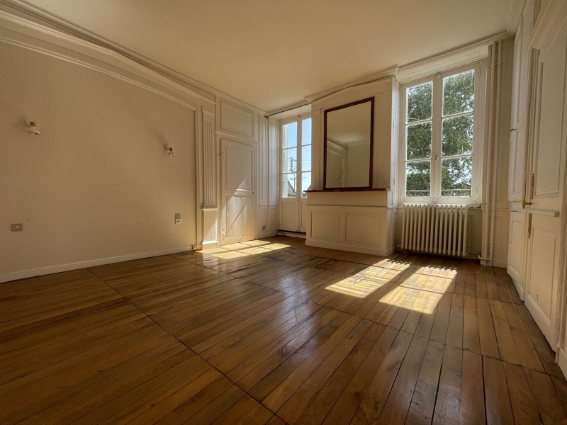 Vente Maison ISSOUDUN - 6 pièces -214 m² - (36100)