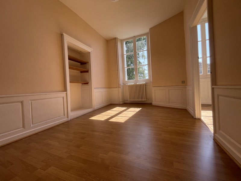 Vente Maison ISSOUDUN - 6 pièces -214 m² - (36100)