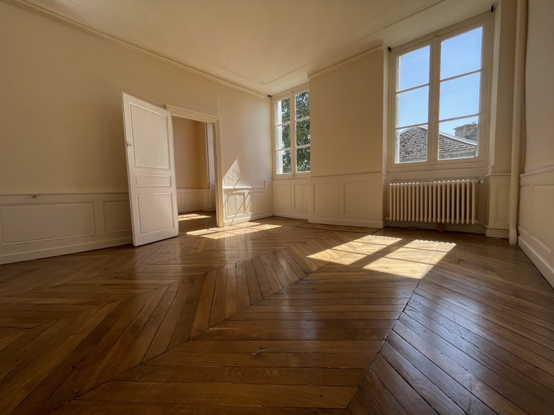 Vente Maison ISSOUDUN - 6 pièces -214 m² - (36100)