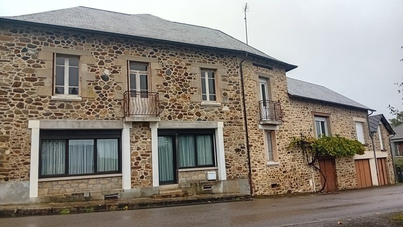Vente Maison CONDAT SUR GANAVEIX - 13 pièces -330 m² - (19140)