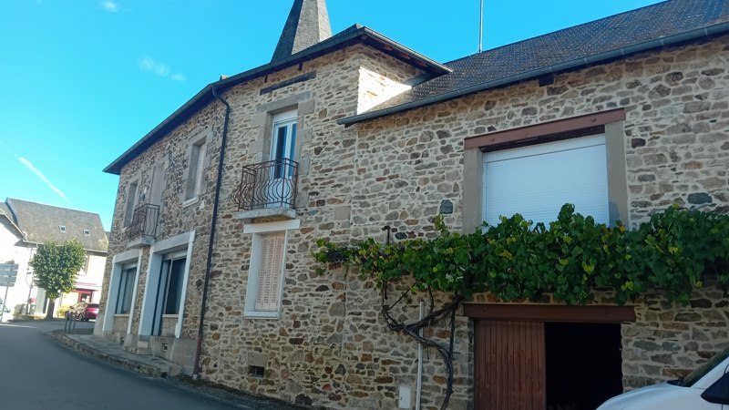 Vente Maison CONDAT SUR GANAVEIX - 13 pièces -330 m² - (19140)
