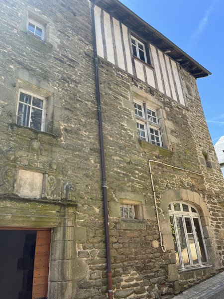 Vente Maison UZERCHE - 7 pièces -220 m² - (19140)