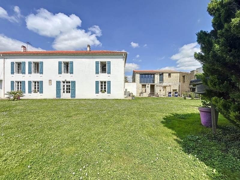 Vente Maison VAL DU MIGNON - 7 pièces -210 m² - (79210)