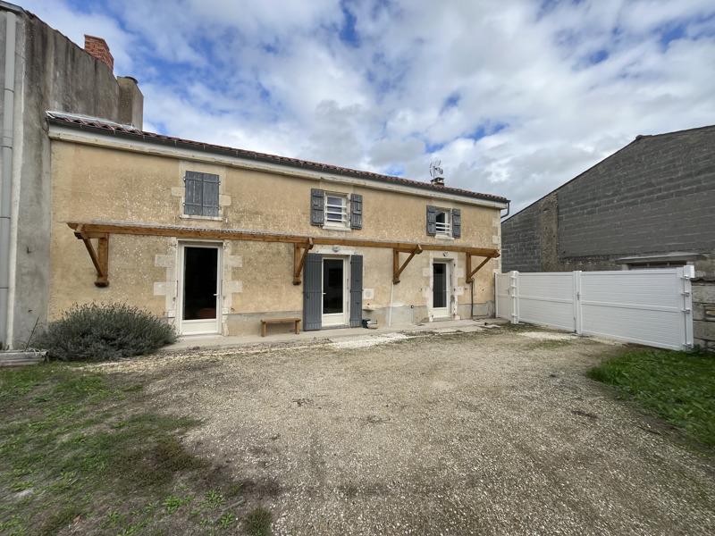 Maison 4 pièces 121 m² · à Saint-Hilaire-la-Palud · 121 m² · 229 800 €