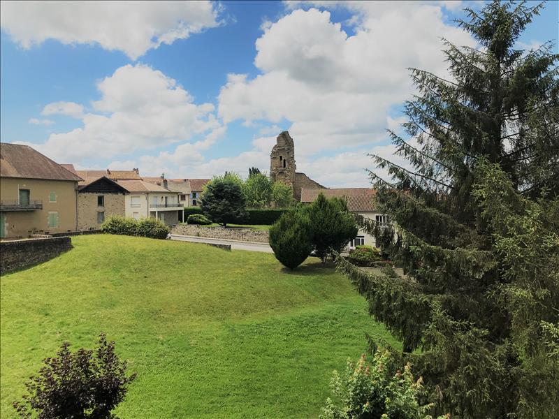 Vente Appartement CHALUS - 4 pièces -80 m² - (87230)