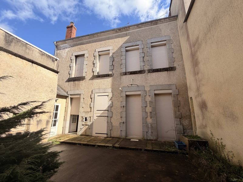 Maison 8 pièces 210 m² · à Aigurande · 210 m² · 59 360 €