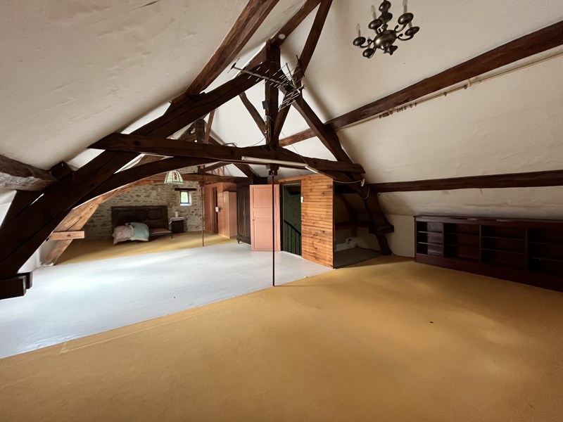 Vente Maison CHENIERS - 7 pièces -284 m² - (23220)