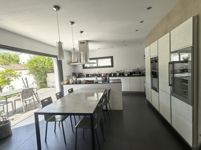 Vente Maison LA ROCHELLE - 9 pièces -265 m² - (17000)