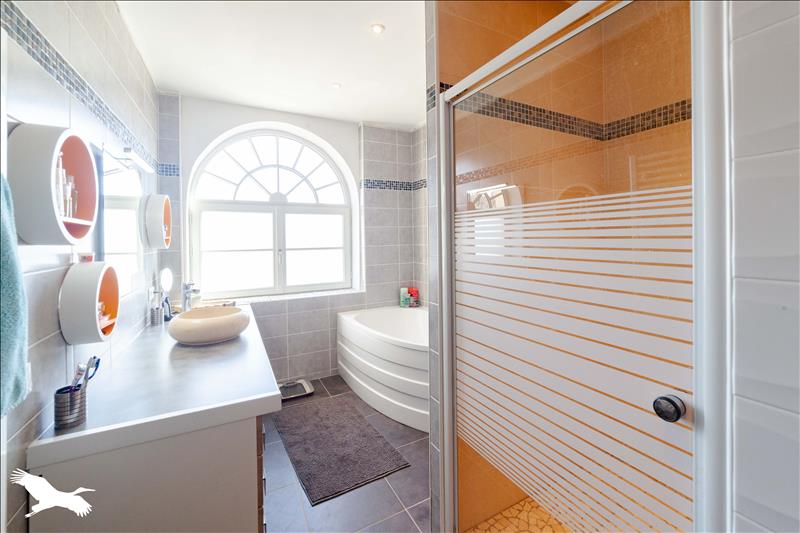 Vente Maison ROUILLAC - 5 pièces -203 m² - (16170)