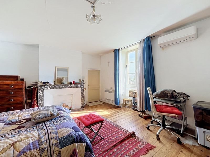 Vente Maison Aigre - 5 pièces -170,5 m² - (16140)