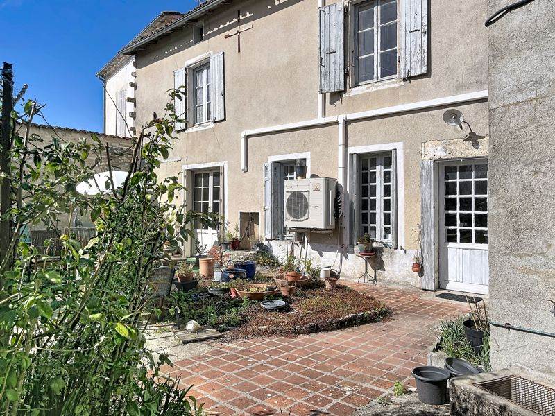 Vente Maison Aigre 16140 5 pièces - 170,5 m²