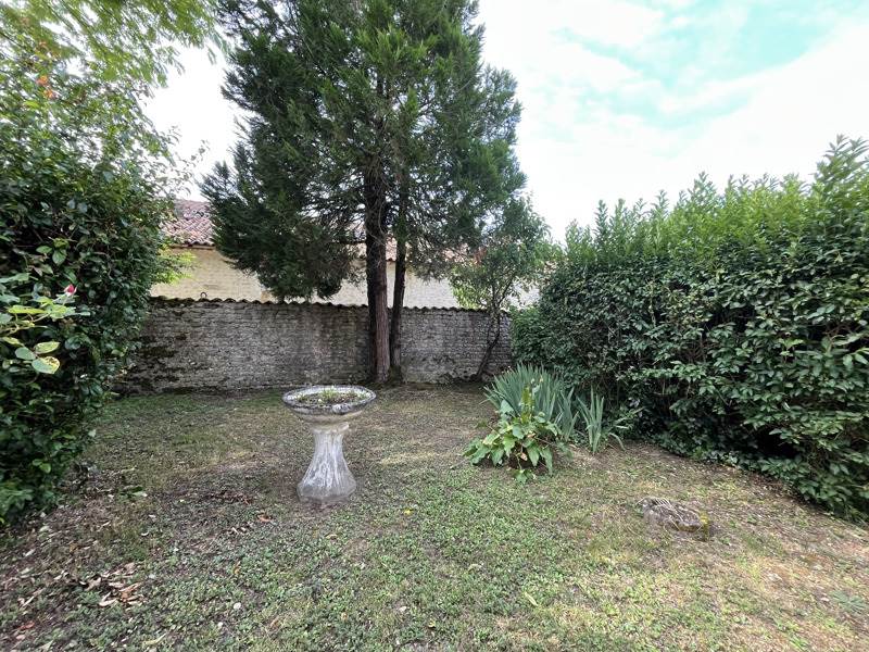 Vente Maison ROUILLAC - 4 pièces -126 m² - (16170)