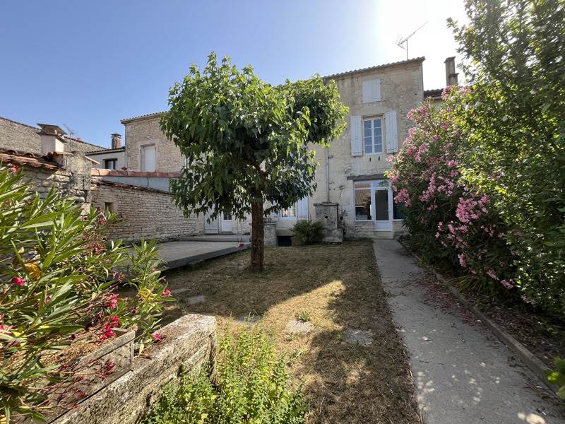 Vente Maison ROUILLAC - 9 pièces -227 m² - (16170)