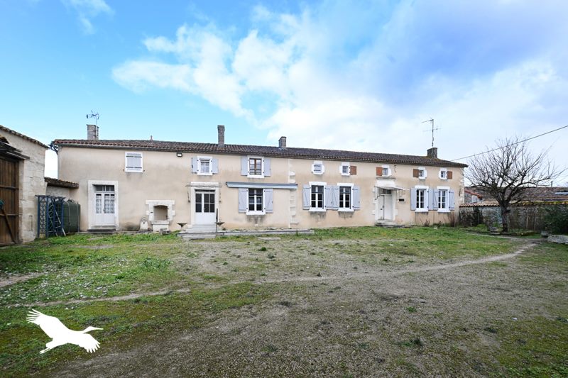Vente Maison GENAC BIGNAC - 6 pièces -202 m² - (16170)