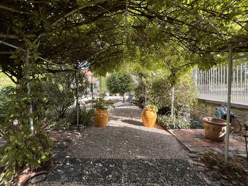Vente Maison ROUILLAC - 11 pièces -315 m² - (16170)