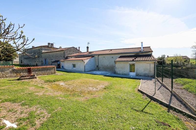 Vente Maison VAUX ROUILLAC - 5 pièces -152 m² - (16170)