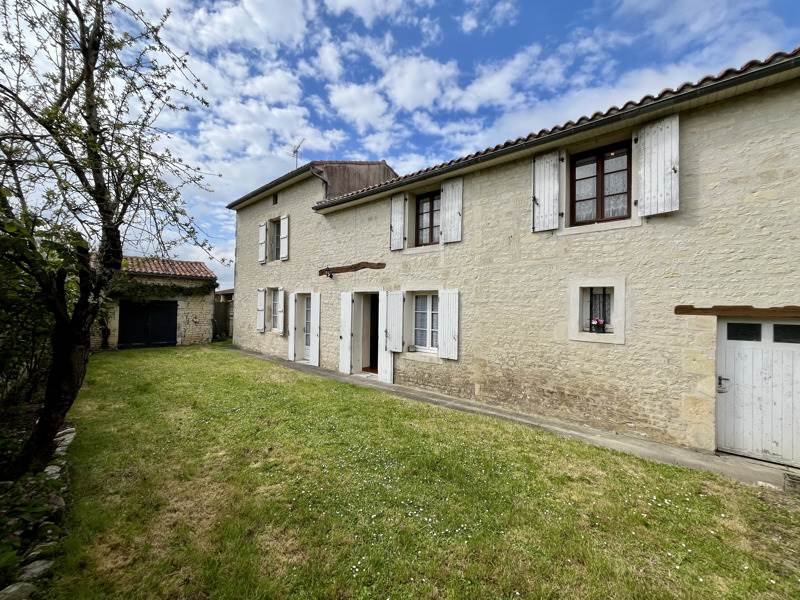 Vente Maison MARCILLAC LANVILLE - 5 pièces -111 m² - (16140)