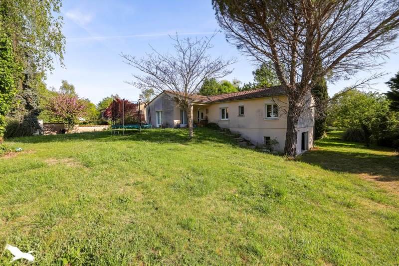 Vente Maison AIGRE - 5 pièces -143 m² - (16140)