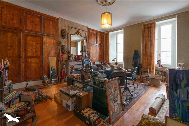 Vente Maison MONTGUYON - 14 pièces -374 m² - (17270)