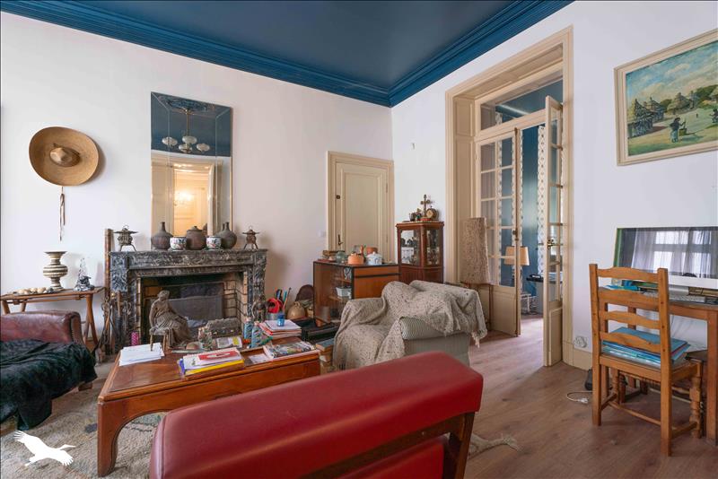 Vente Maison MONTGUYON - 14 pièces -374 m² - (17270)