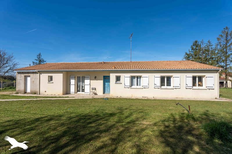 Vente Maison MONTLIEU LA GARDE - 6 pièces -161 m² - (17210)