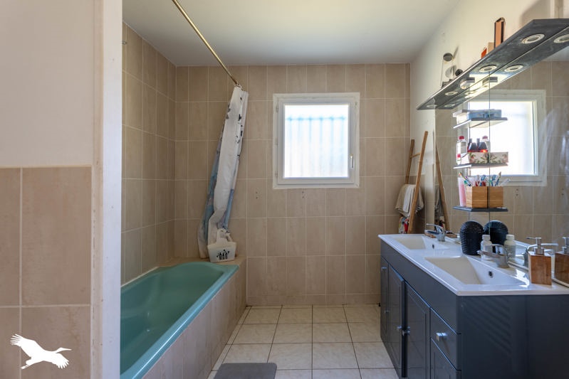 Vente Maison MONTLIEU LA GARDE - 6 pièces -161 m² - (17210)