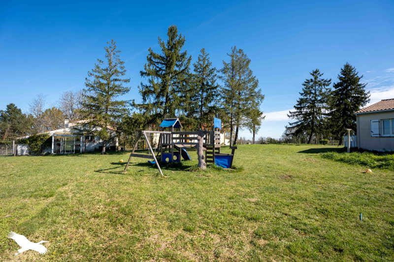 Vente Maison MONTLIEU LA GARDE - 6 pièces -161 m² - (17210)