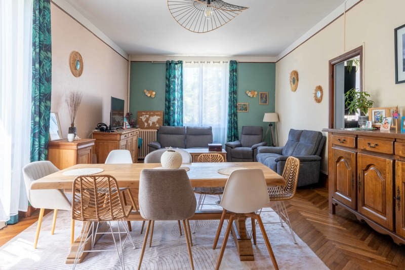 Vente Maison MONTGUYON - 12 pièces -228 m² - (17270)
