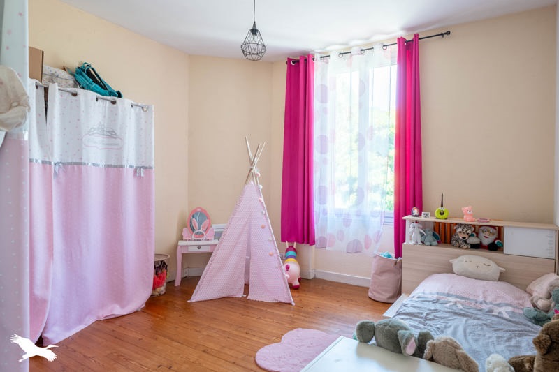 Vente Maison MONTGUYON - 12 pièces -228 m² - (17270)