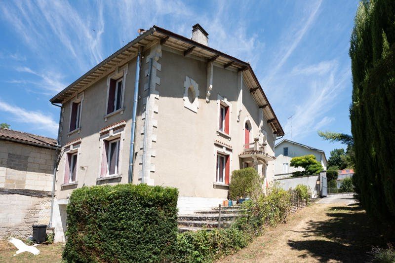 Vente Maison MONTGUYON - 12 pièces -228 m² - (17270)