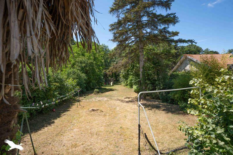 Vente Maison MONTGUYON - 12 pièces -228 m² - (17270)