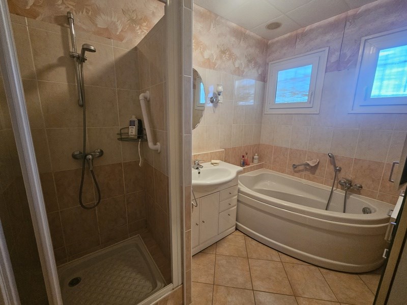 Vente Maison Montguyon - 7 pièces -151 m² - (17270)