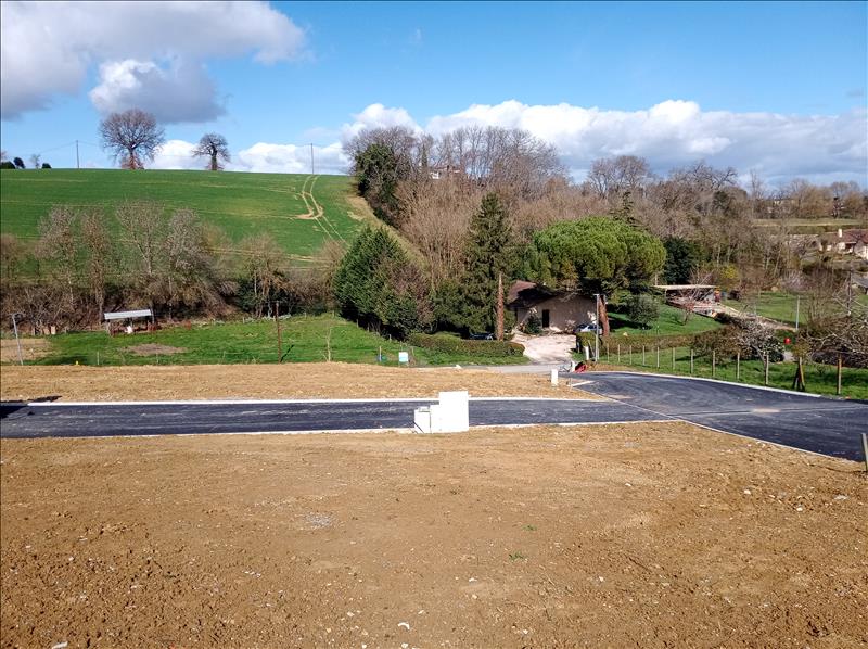 Terrain 717 m² · à Auch · 59 360 €