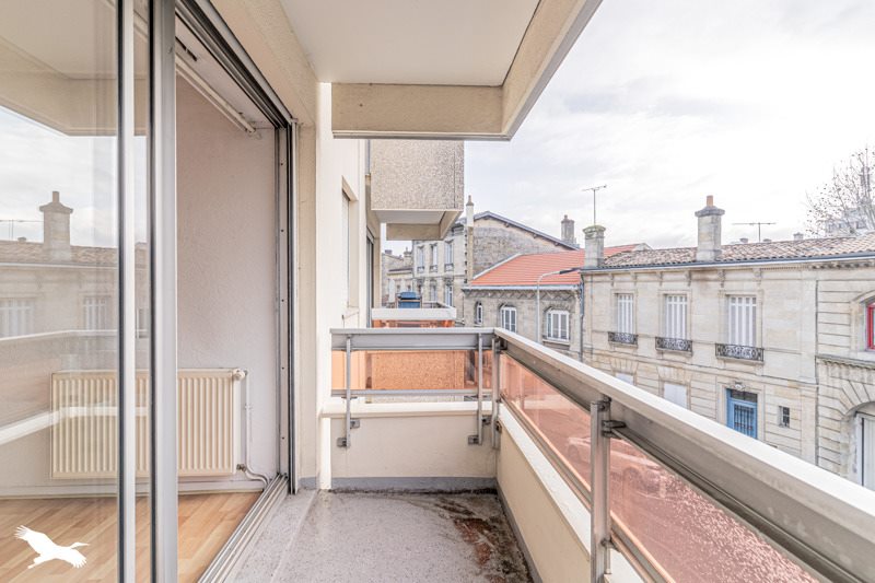Vente Appartement BORDEAUX - 2 pièces -32 m² - (33000)