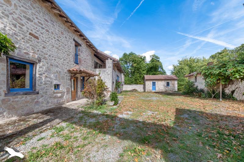 Maison 5 pièces 205 m² · à Cognac-la-Forêt · 205 m² · 220 920 €