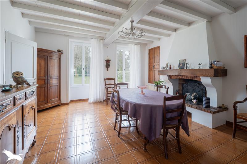 Vente Maison CHAMPAGNOLLES - 7 pièces -201 m² - (17240)