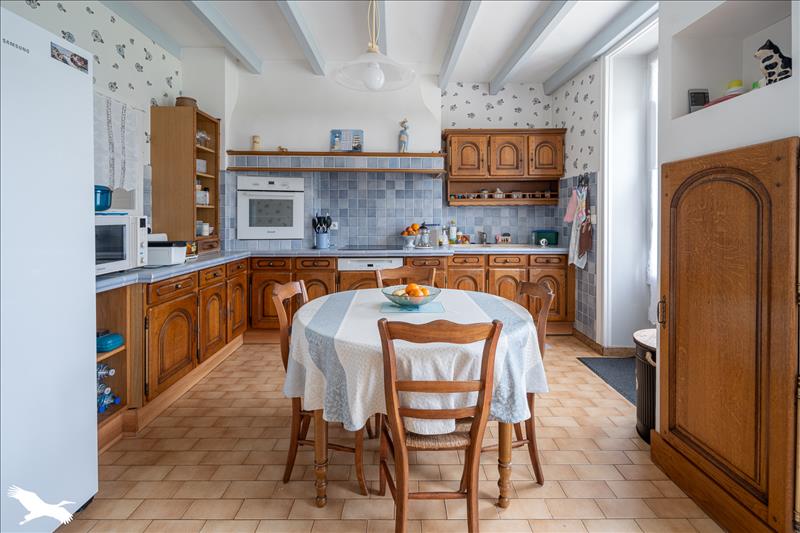 Vente Maison CHAMPAGNOLLES - 7 pièces -201 m² - (17240)