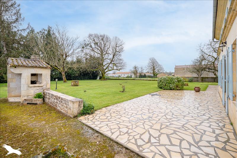 Vente Maison CHAMPAGNOLLES - 7 pièces -201 m² - (17240)
