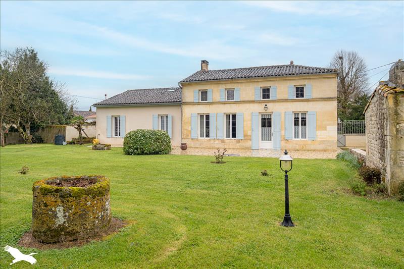 Vente Maison CHAMPAGNOLLES - 7 pièces -201 m² - (17240)