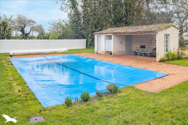 Vente Maison CHAMPAGNOLLES - 7 pièces -201 m² - (17240)