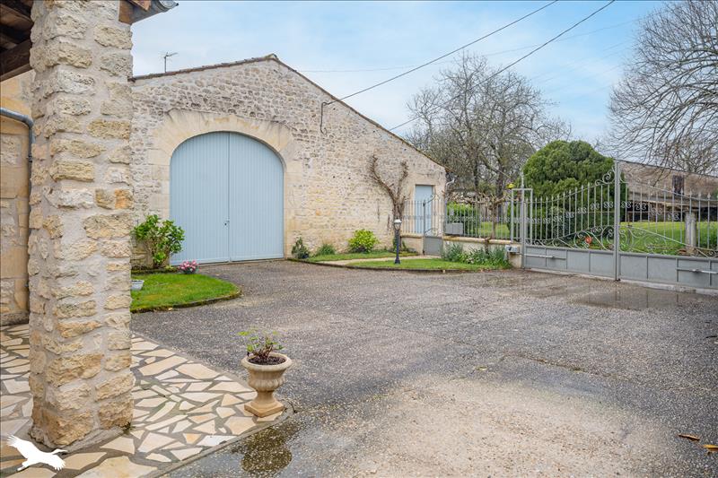 Vente Maison CHAMPAGNOLLES - 7 pièces -201 m² - (17240)