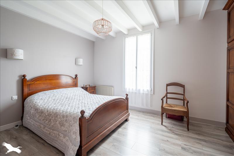 Vente Maison CHAMPAGNOLLES - 7 pièces -201 m² - (17240)
