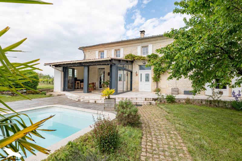 Vente Maison GEMOZAC - 5 pièces -168 m² - (17260)