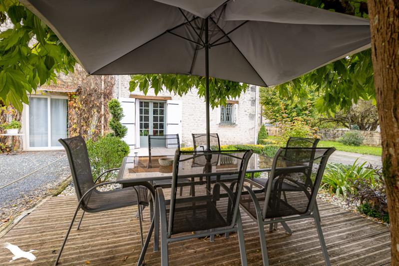 Vente Maison CHADENAC - 8 pièces -231 m² - (17800)