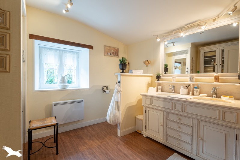 Vente Maison CHADENAC - 8 pièces -231 m² - (17800)