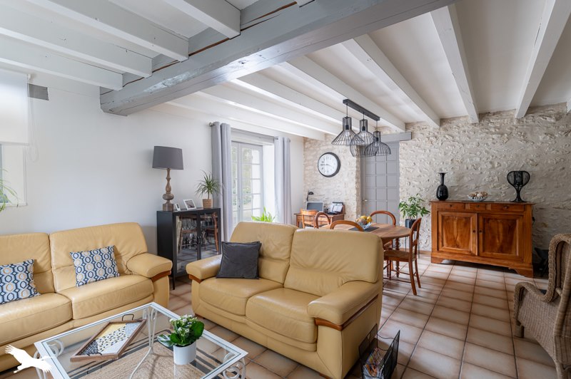 Vente Maison CHADENAC - 8 pièces -231 m² - (17800)