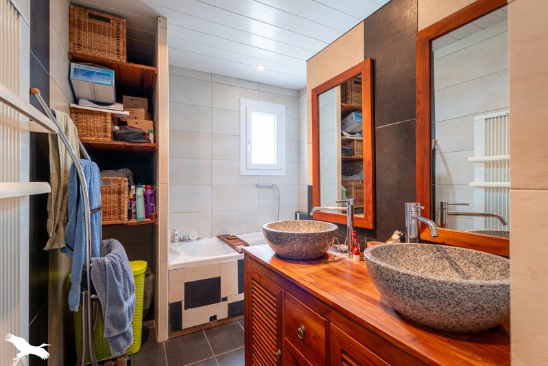 Vente Maison MARIGNAC - 8 pièces -201 m² - (17800)