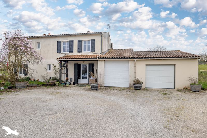 Vente Maison MARIGNAC - 8 pièces -201 m² - (17800)